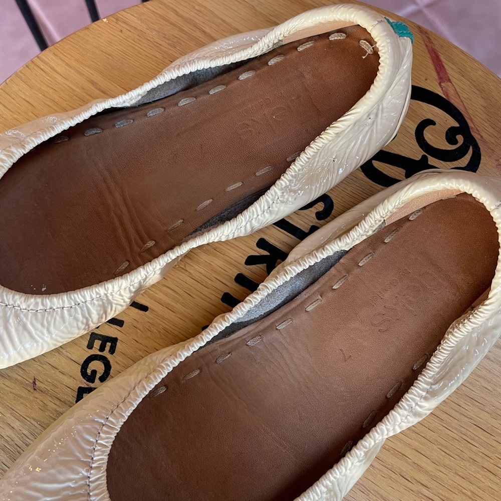 SOLD—Tieks size 7 Foldable Patent Leather Ballet Flats EUC - Picture 10 of 12